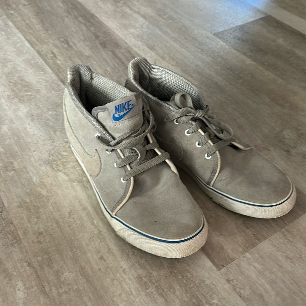 Size 9 - Nike Toki Suede - 385444-002